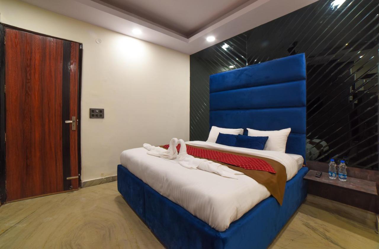The Twenties Kamla Nagar Hotel New Delhi Exterior photo