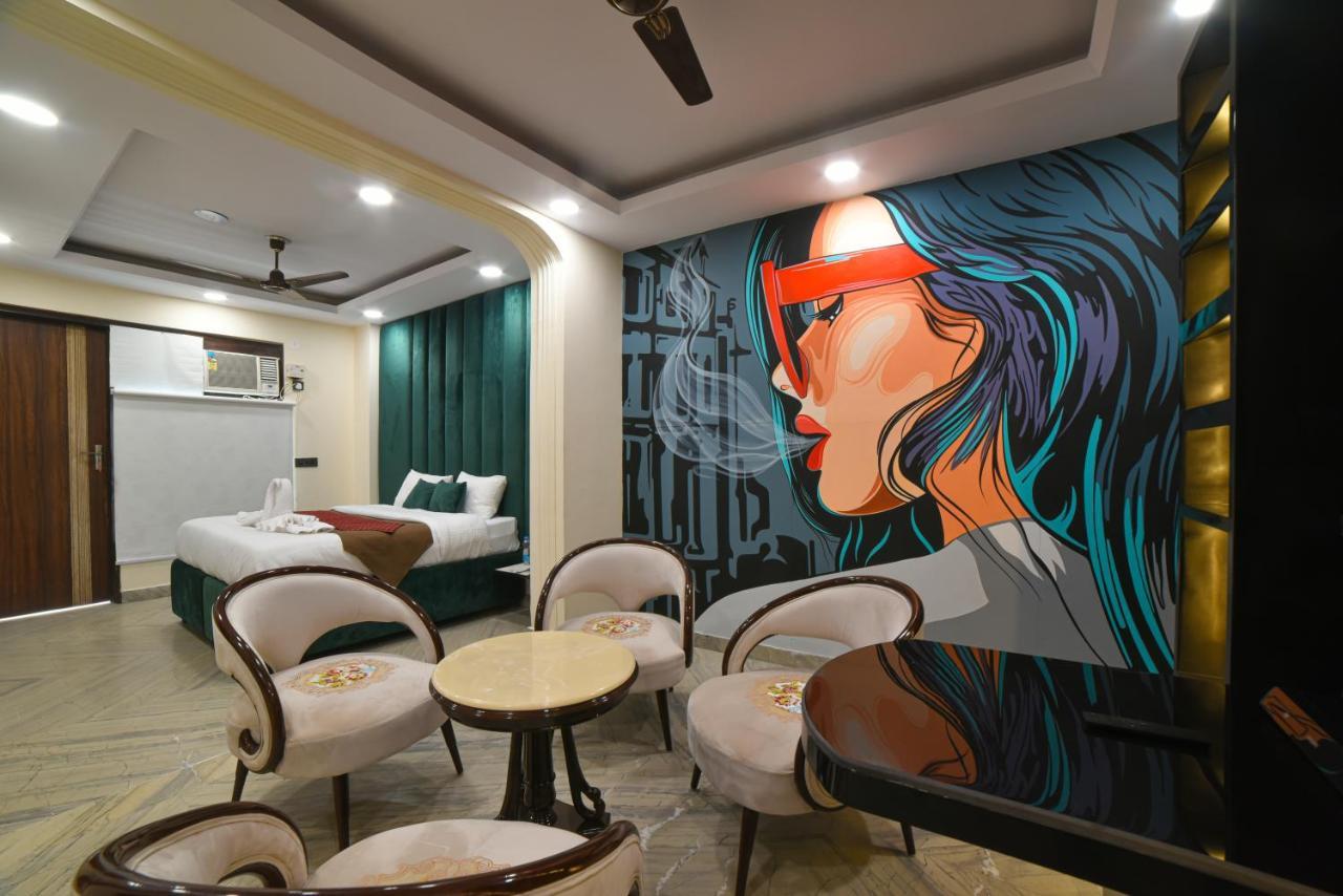 The Twenties Kamla Nagar Hotel New Delhi Exterior photo
