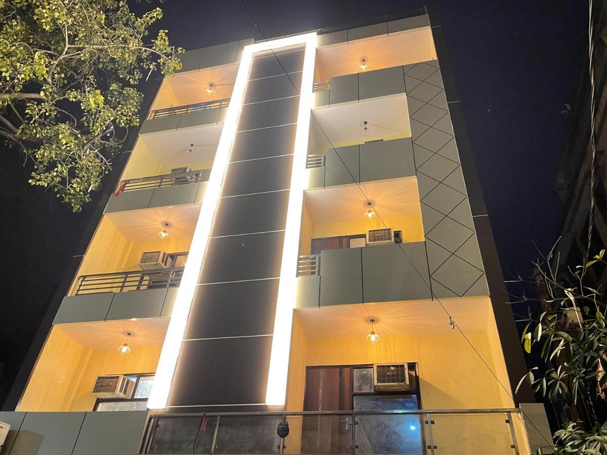 The Twenties Kamla Nagar Hotel New Delhi Exterior photo